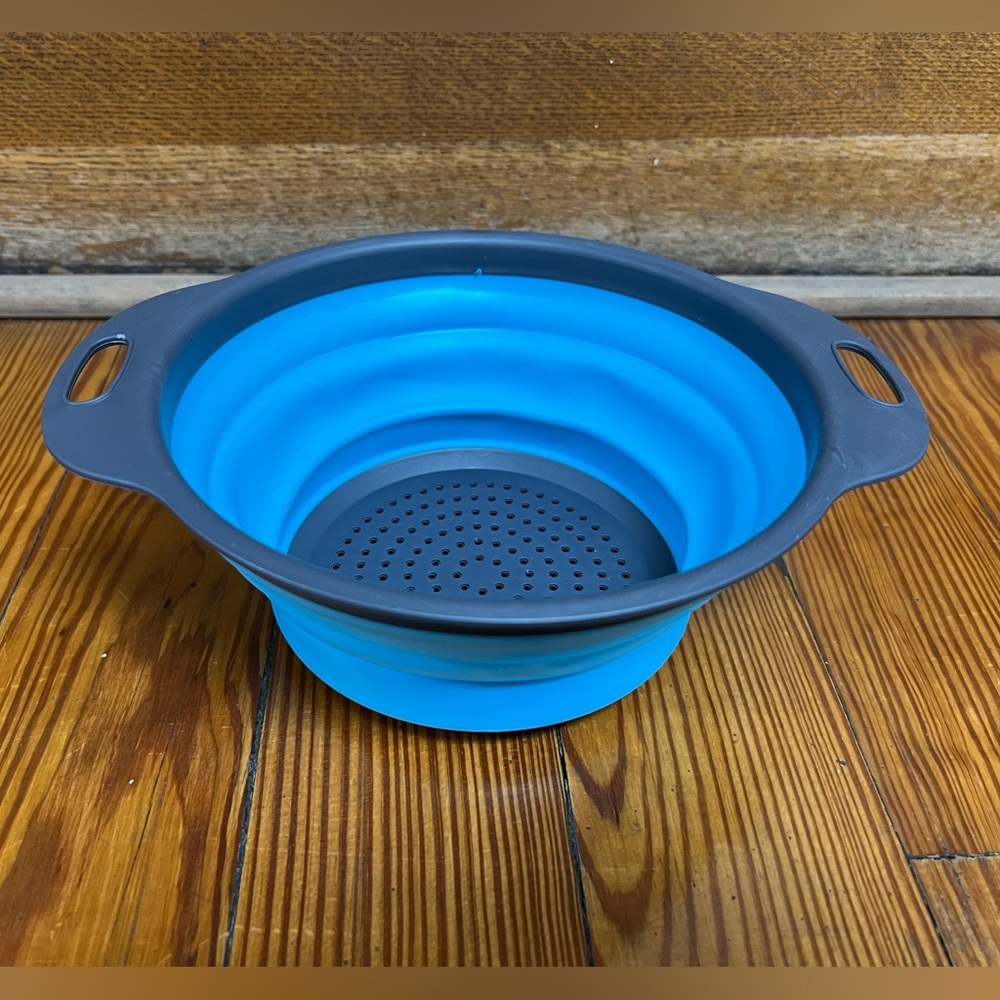 Collapsible Blue and Gray Colander Set - Picture 6 of 6